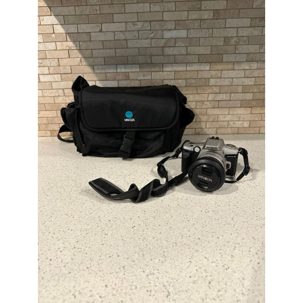 Minolta Maxxum 4 film‎ camera with bag